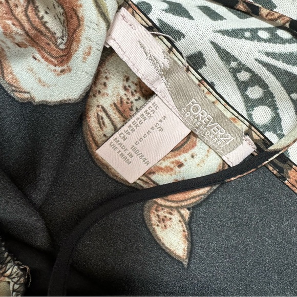 Forever 21 Contemporary Black Floral Lace Dress Size Small - Picture 8 of 13